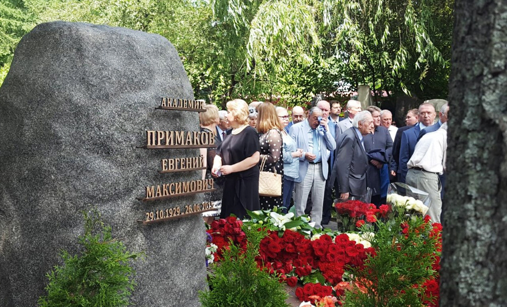 Памятник примакову на новодевичьем кладбище фото